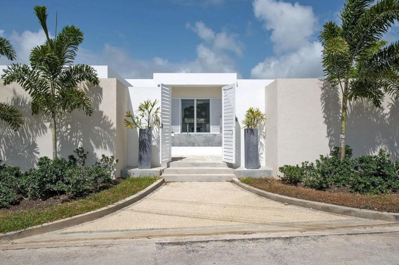 Footprints By Blue Sky Luxury Villa Saint James Exterior photo